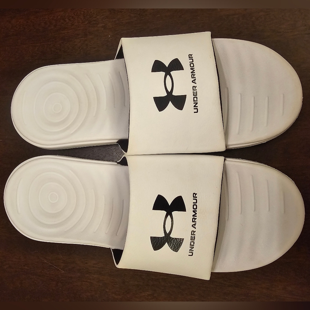Under Armour men's size 12 white flip flops/slides